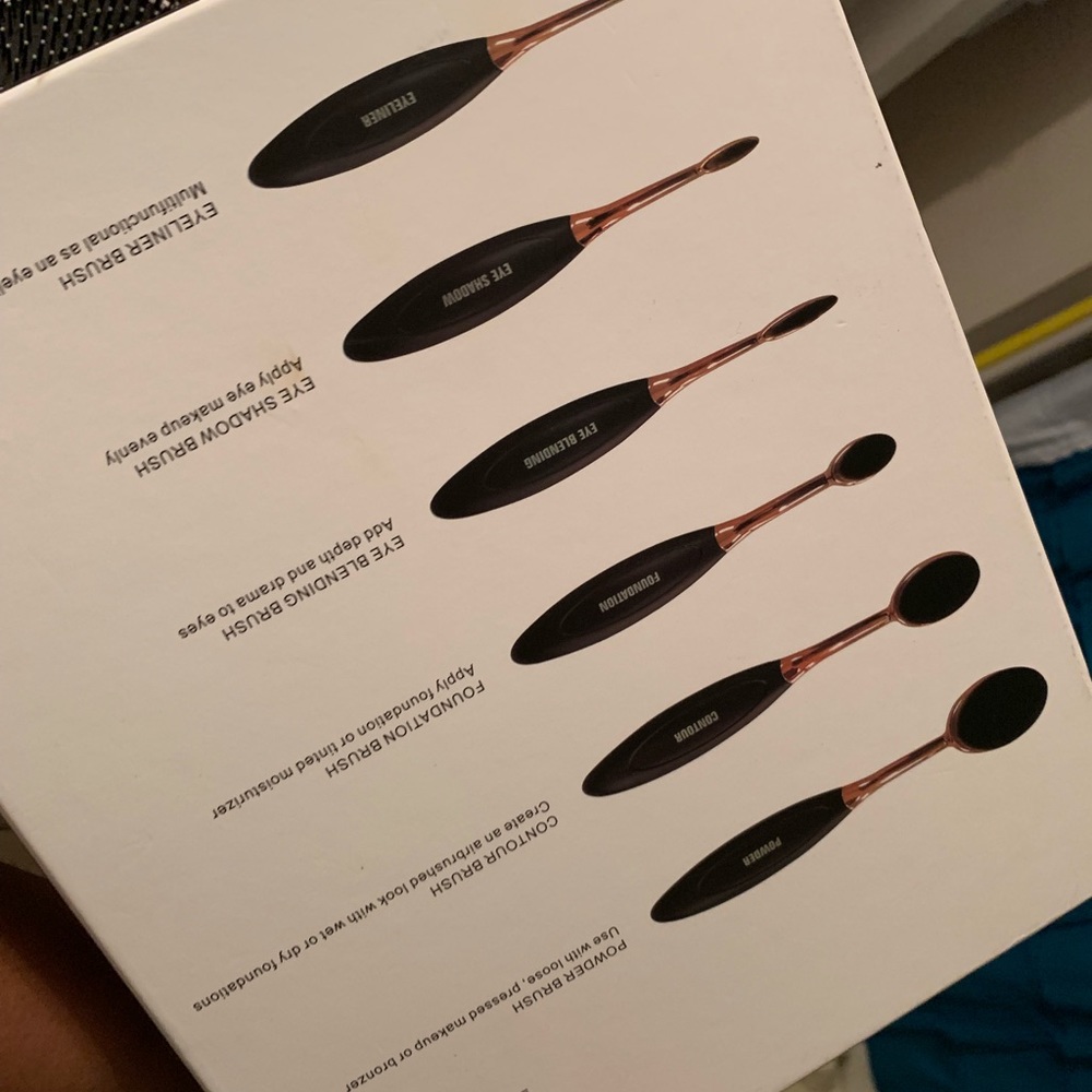 Makeup Bundle - Picture 8 of 8
